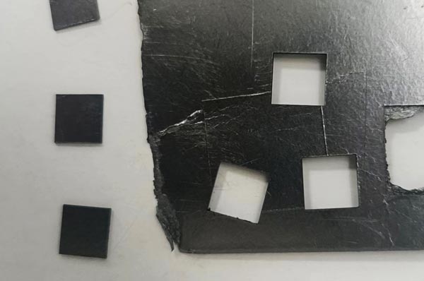 石墨片用什么切割呢？精密激光切割機！