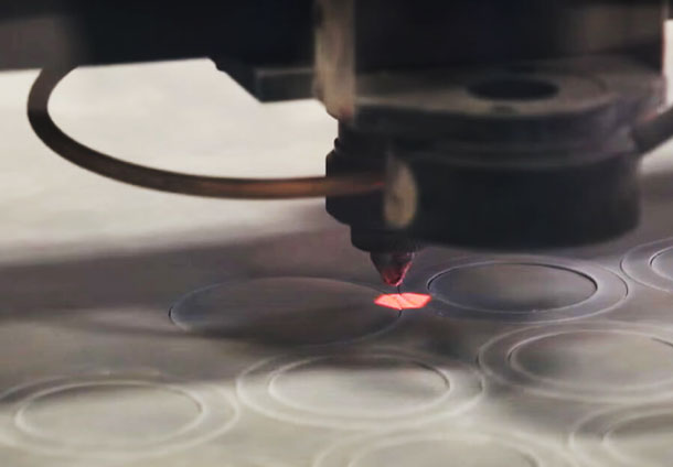 對比傳統(tǒng)模切機(jī)，激光模切機(jī)所具備的優(yōu)勢！(圖1)